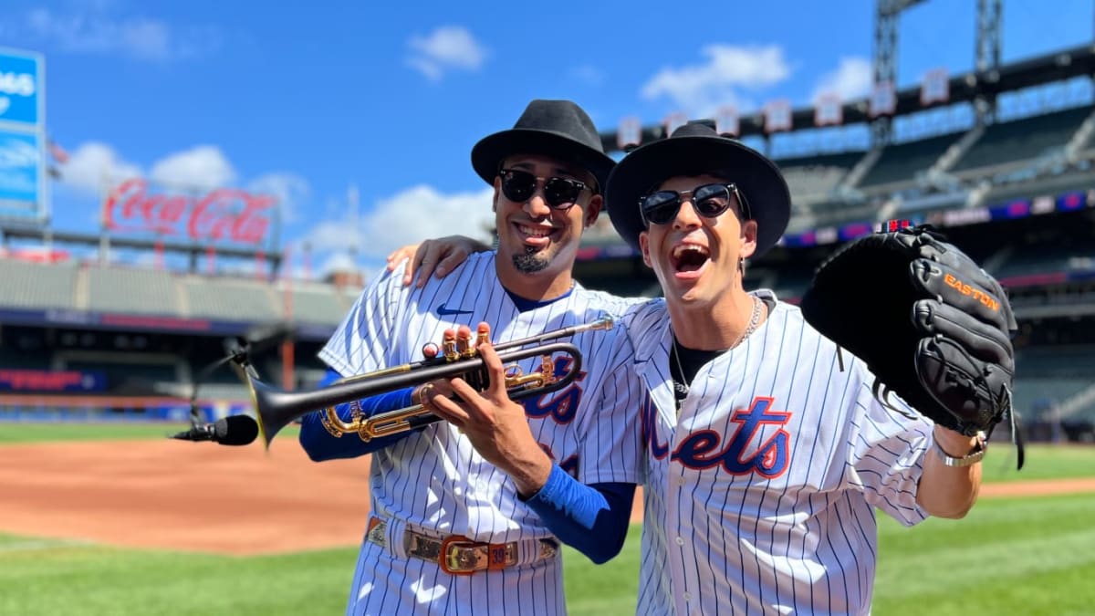 New York Mets closer Edwin Diaz's walk-out to the field is electric