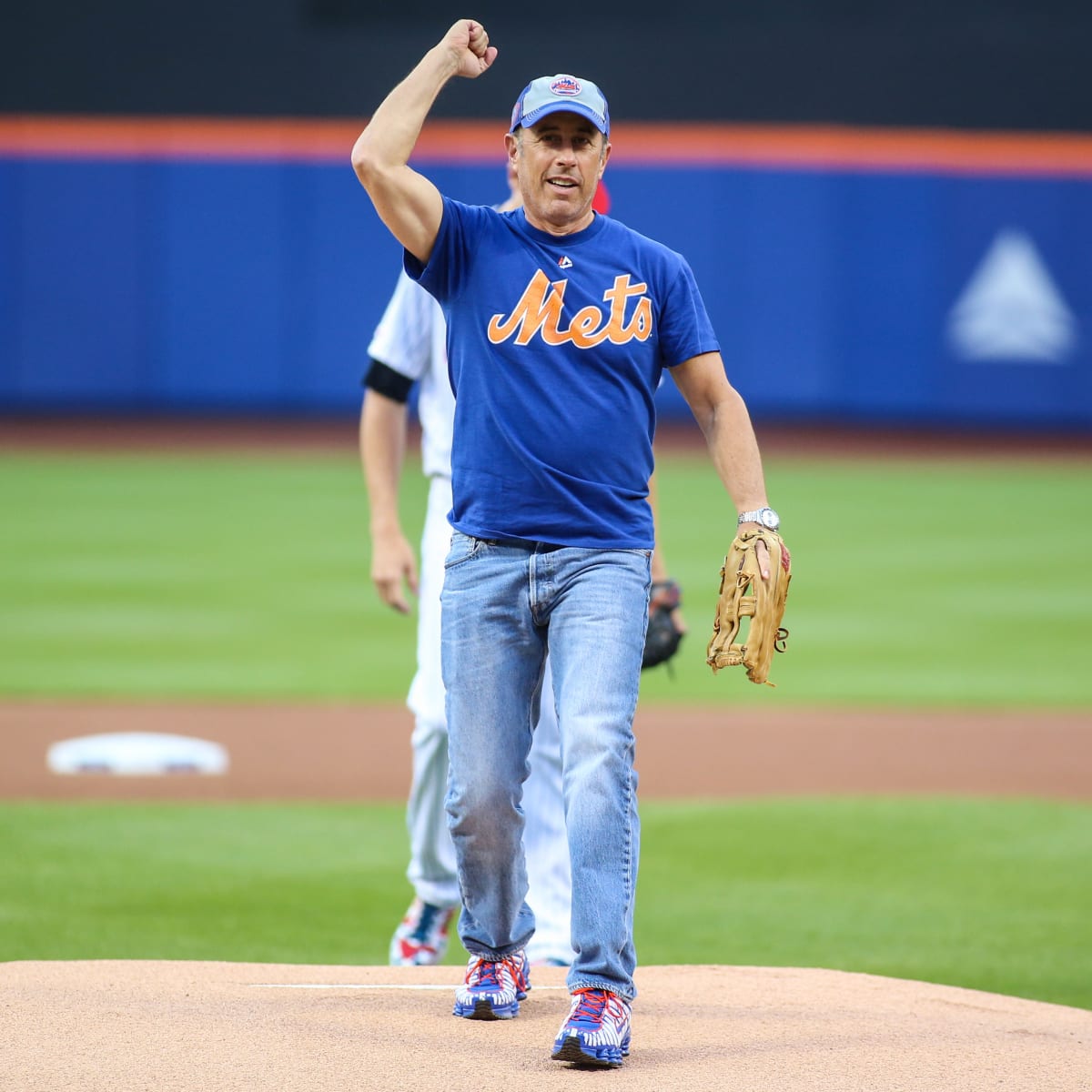 Mets fan Jerry Seinfeld throws a perfect pitch at Citi Field in