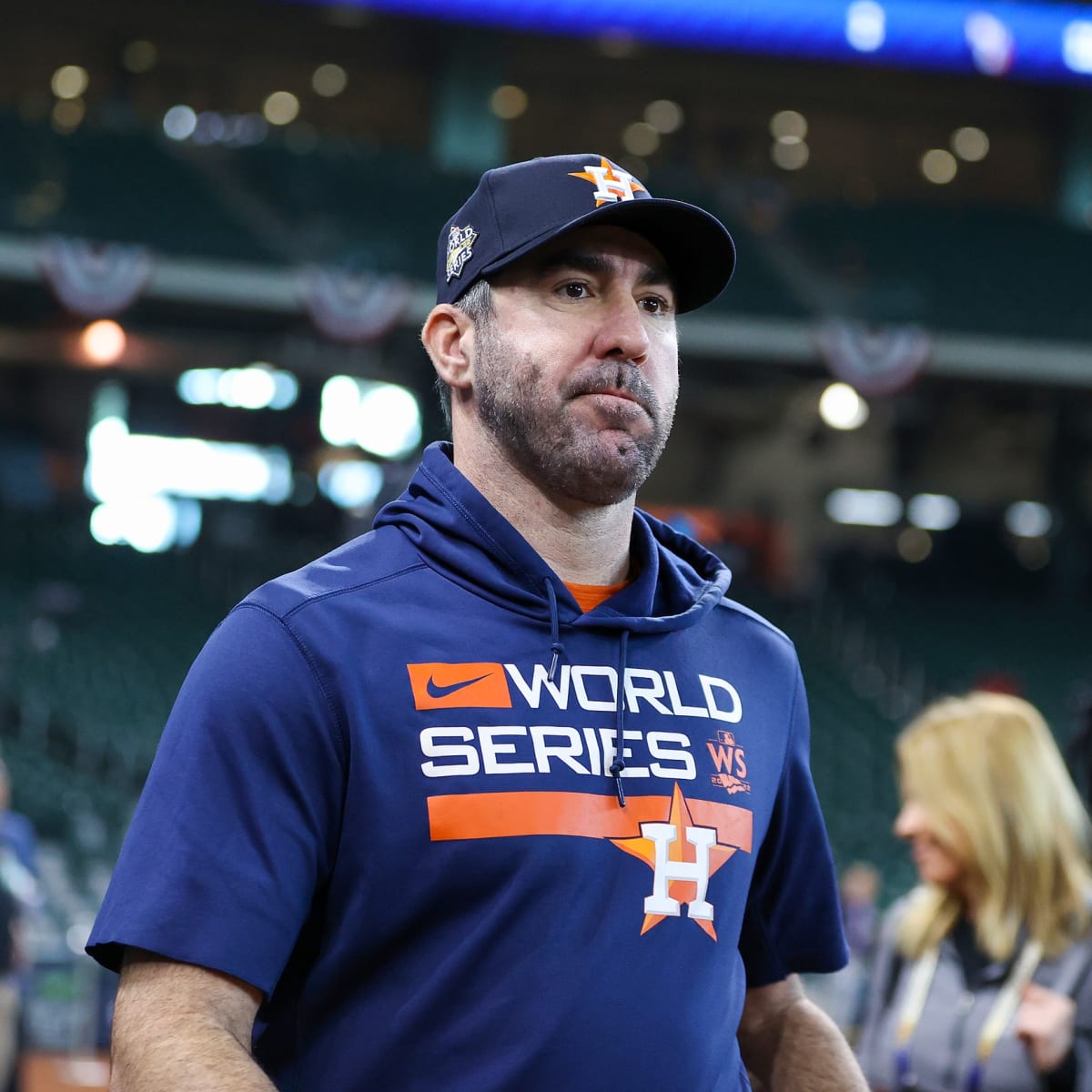 Justin Verlander opts out, making Astros ace a free agent 