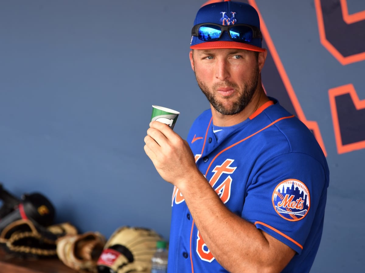 Former Quarterback Turned Baseball Player Tim Tebow Will Now Try Catching  Footballs - En Fuego